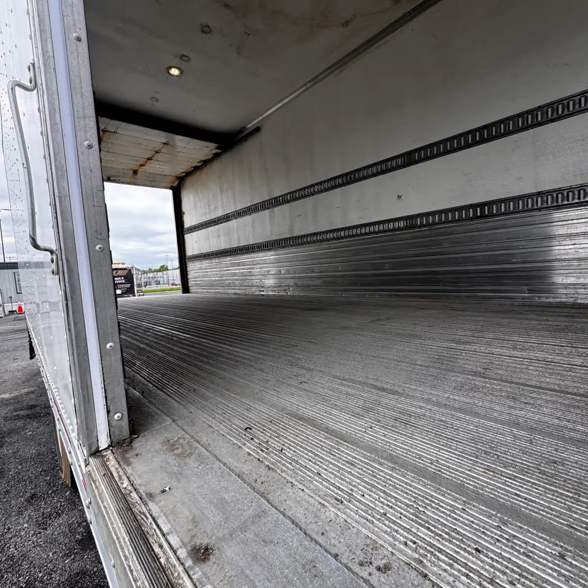 2019 Freightliner M2 106 - image 11