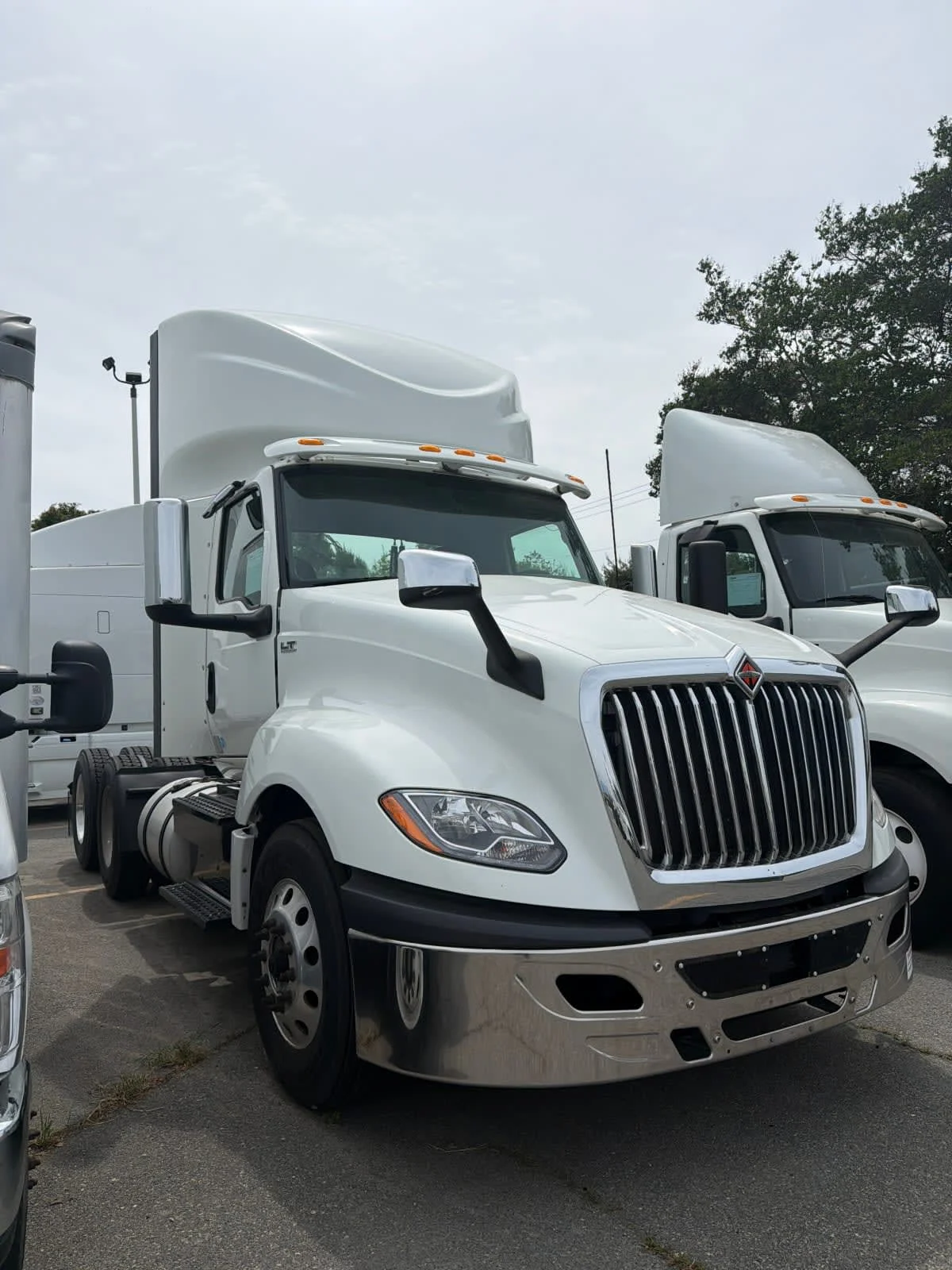 2020 International LT in Pomona, CA — photo 3