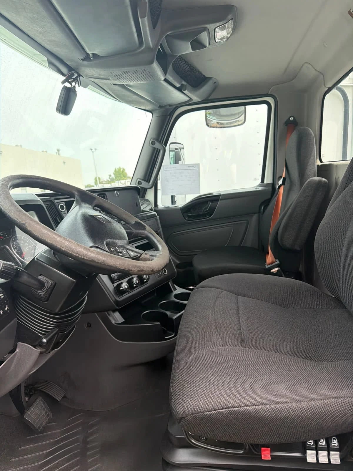 2020 International LT in Pomona, CA — photo 7
