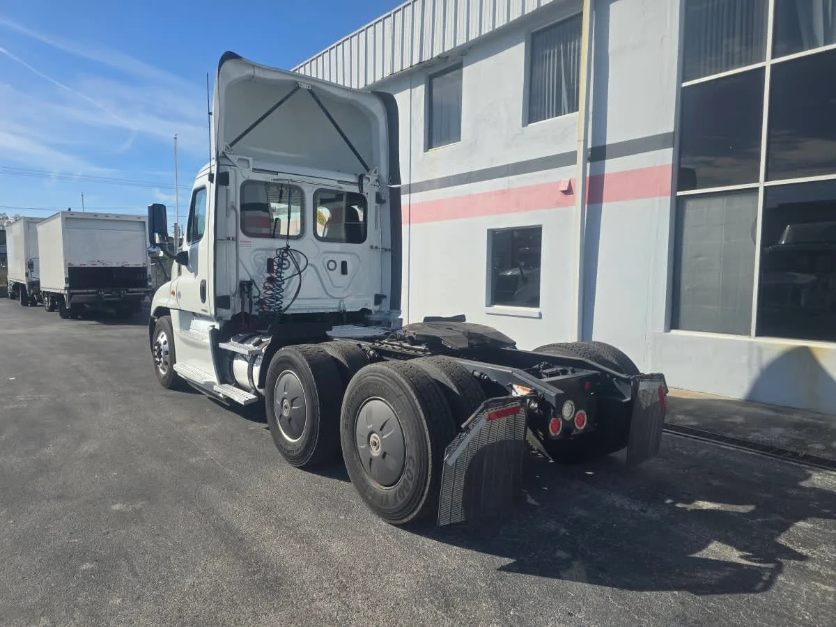 2018 Freightliner Cascadia in Tampa, FL — photo 4