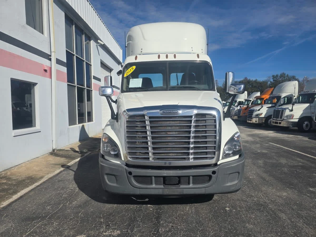 2018 Freightliner Cascadia in Tampa, FL — photo 2