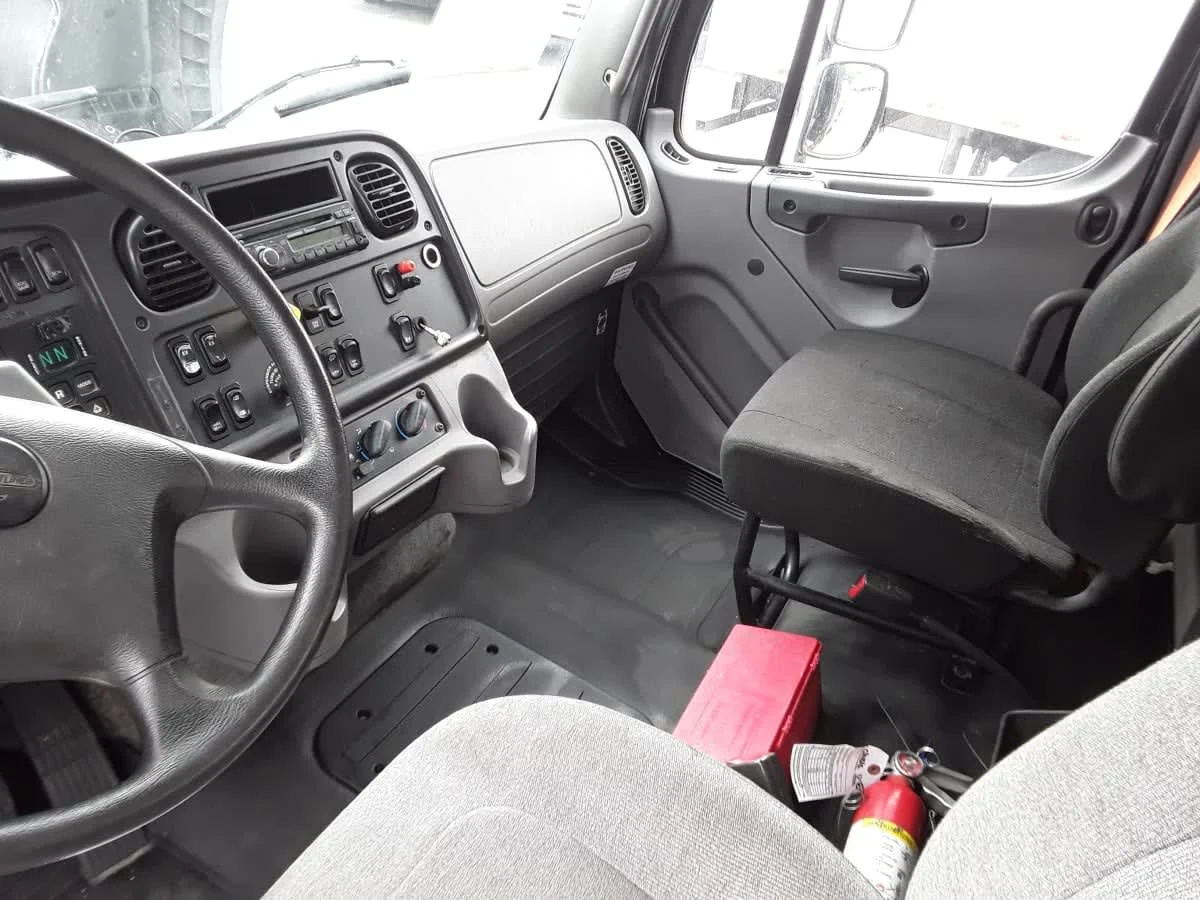 2017 Freightliner M2 112 - image 7