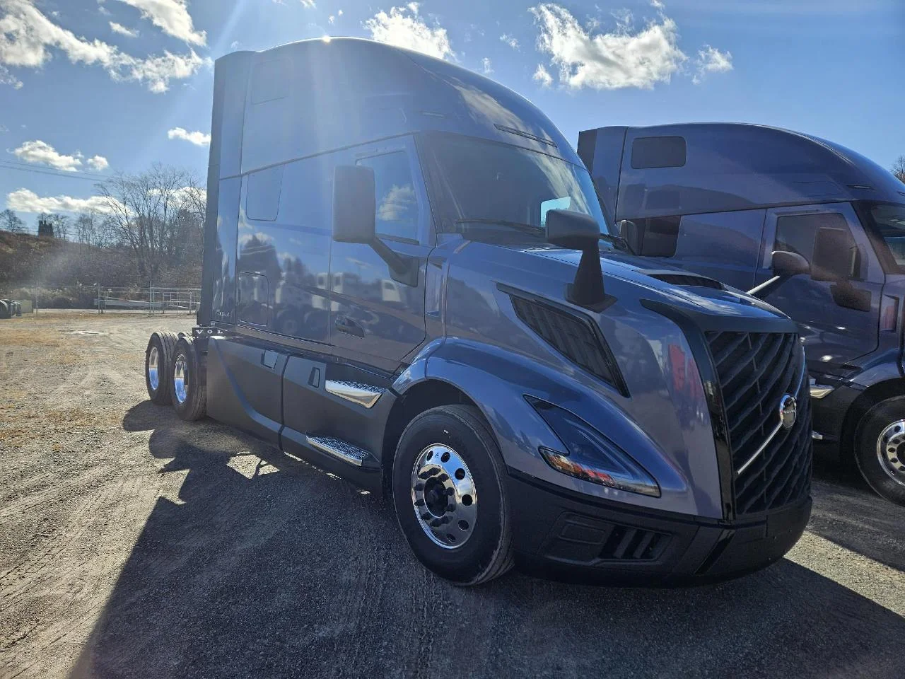 2026 Volvo VNL 860 in Somerset, PA — photo 3