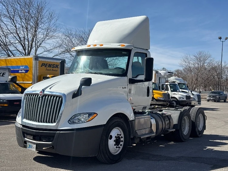 2019 International LT in Omaha, NE — photo 3