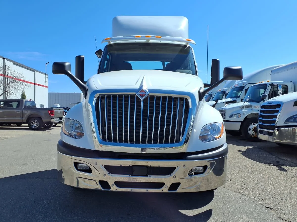 2019 International LT in Minneapolis, MN — photo 2