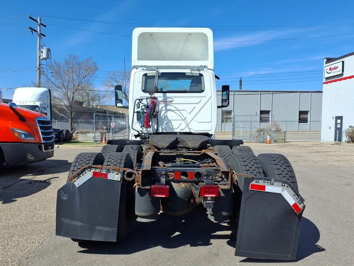 2019 International LT in Minneapolis, MN — photo 5