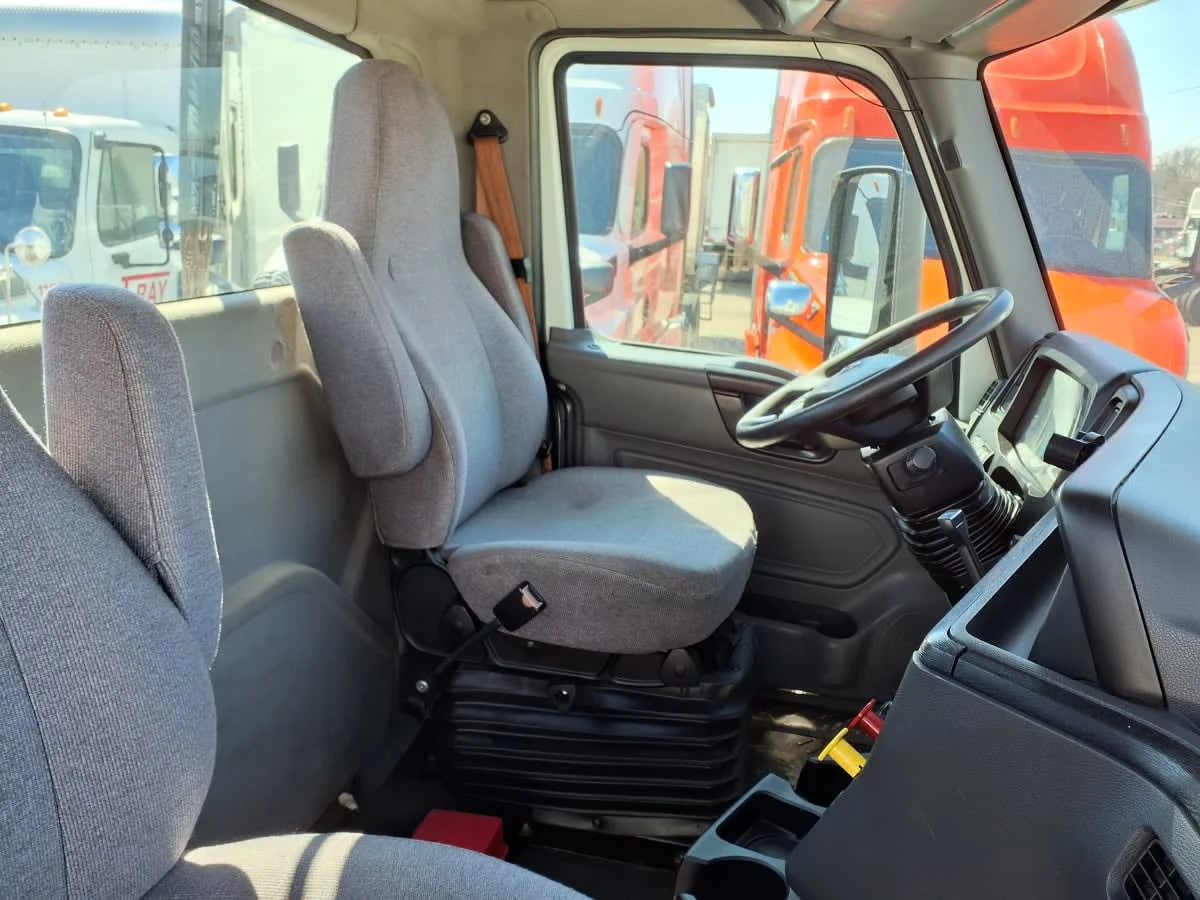 2019 International LT in Minneapolis, MN — photo 7
