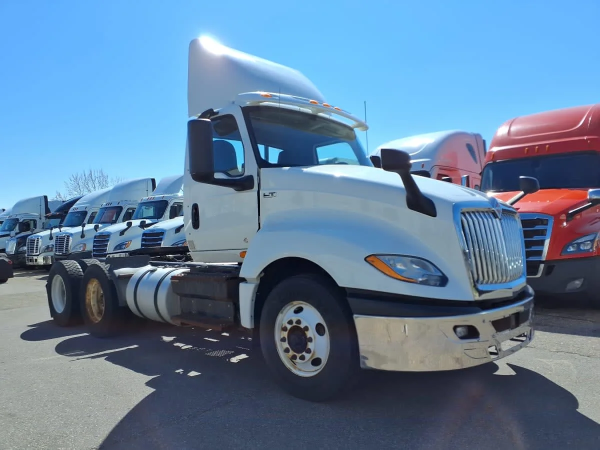 2019 International LT in Minneapolis, MN — photo 3