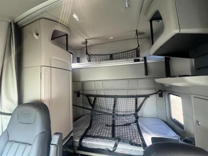 2024 Peterbilt 579 in Fontana, CA — photo 10