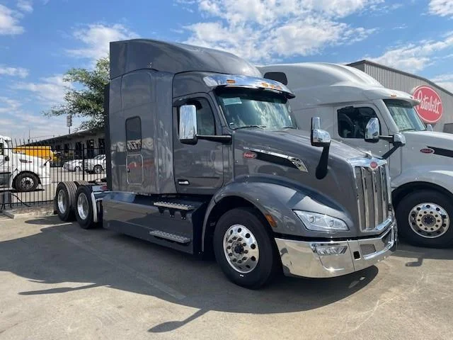 2024 Peterbilt 579 in Fontana, CA — photo 2