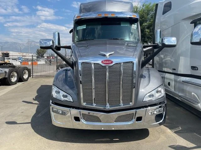 2024 Peterbilt 579 in Fontana, CA — photo 3