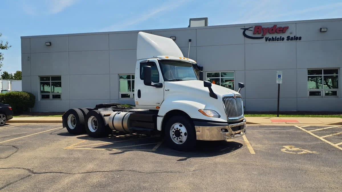 2019 International LT in Bolingbrook, IL — photo 3
