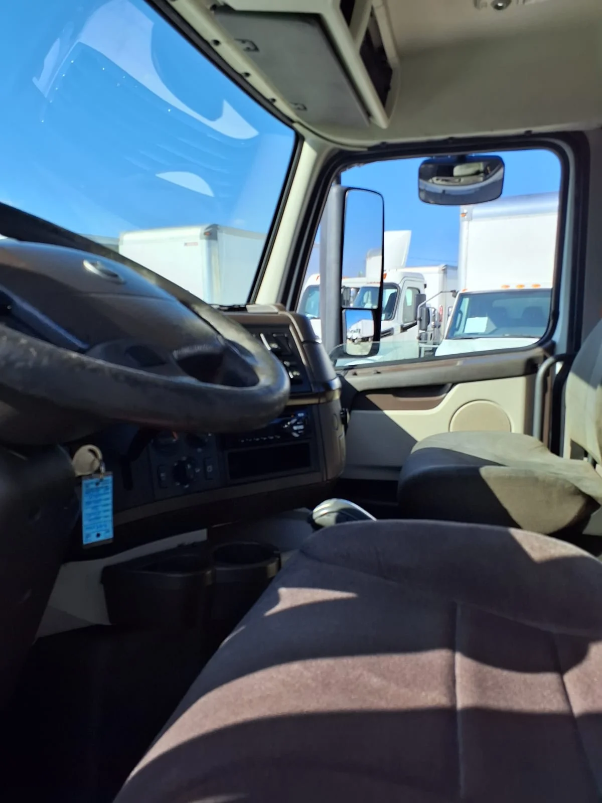 2016 Volvo VNL 860 in Fort Worth, TX — photo 7