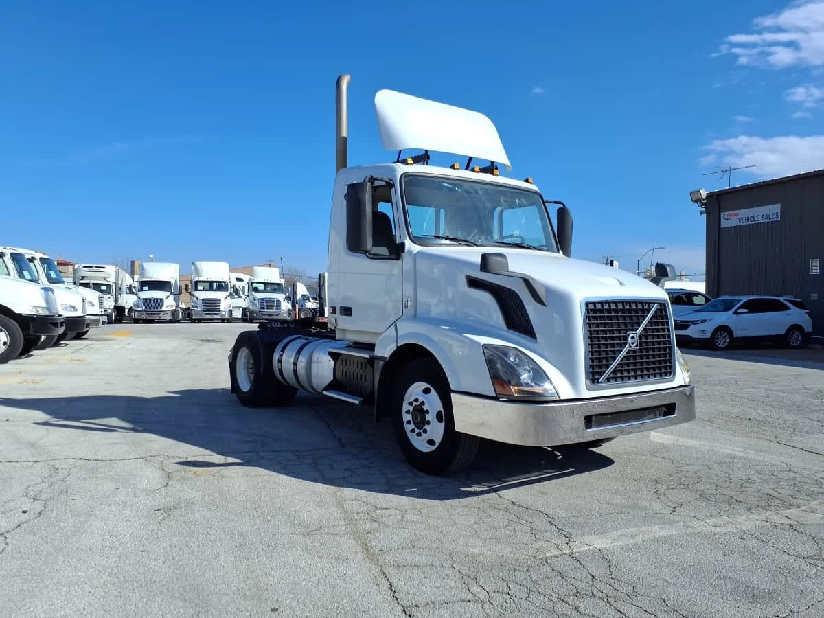 2016 Volvo VNL 860 in Fort Worth, TX — photo 3