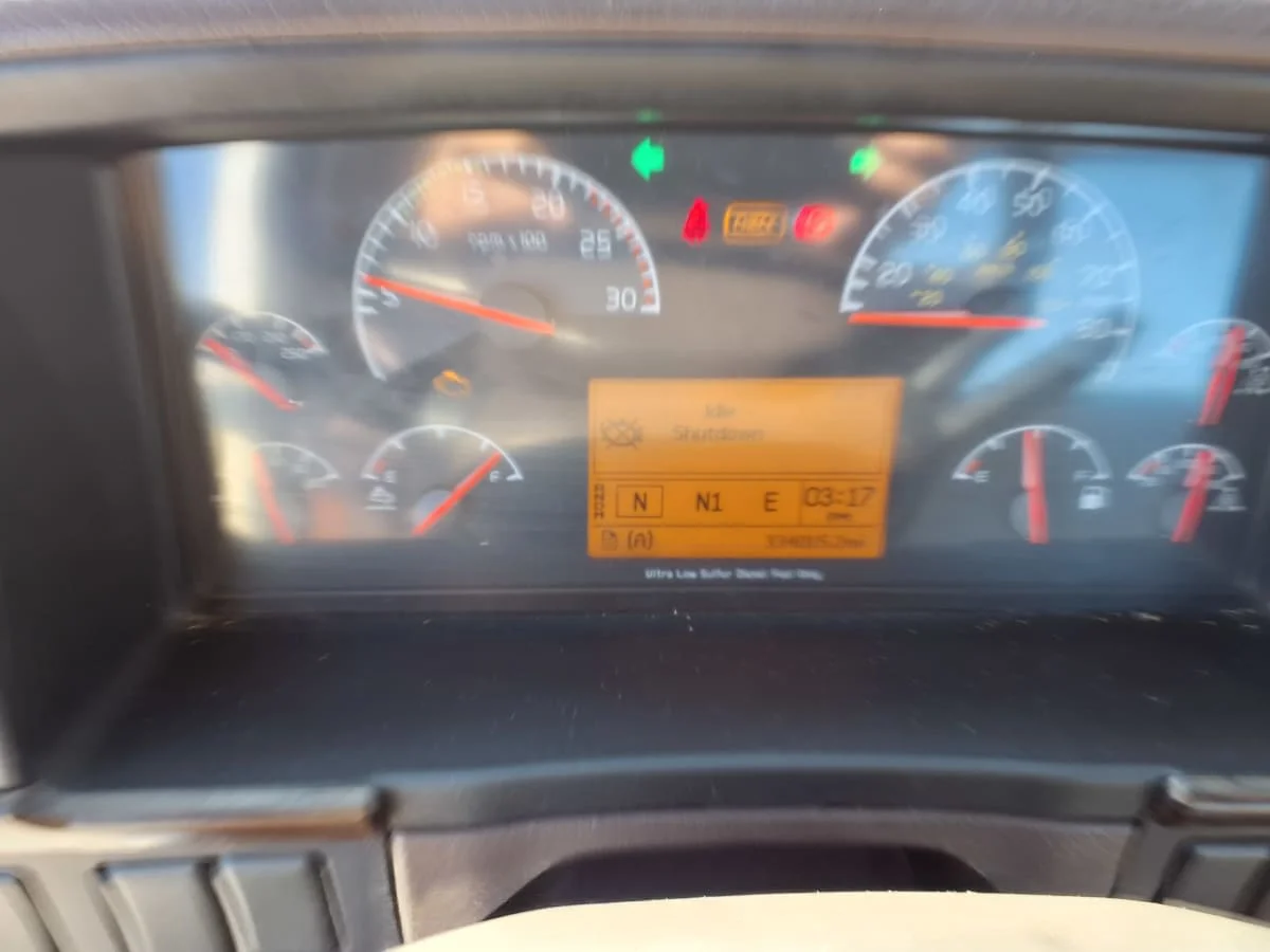 2016 Volvo VNL 860 in Fort Worth, TX — photo 10