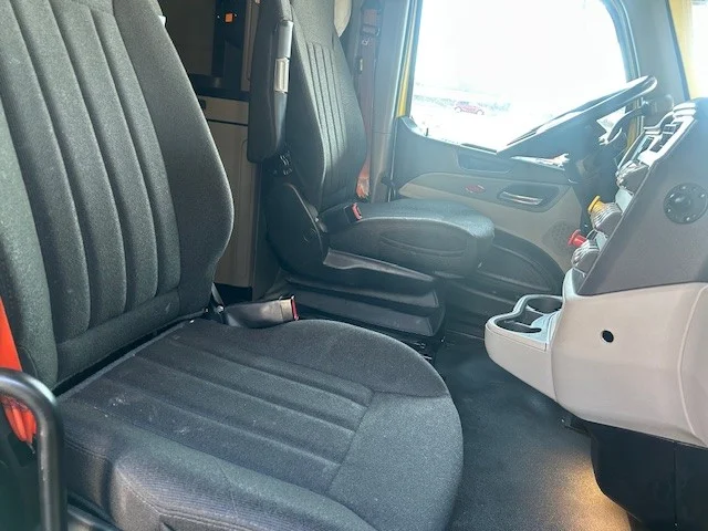 2023 Peterbilt 579 - image 16