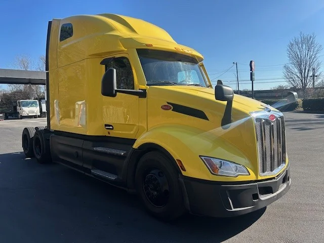 2023 Peterbilt 579 - image 3