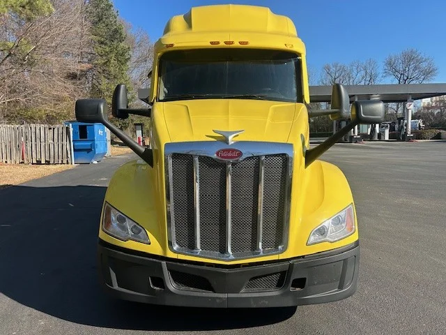 2023 Peterbilt 579 - image 2