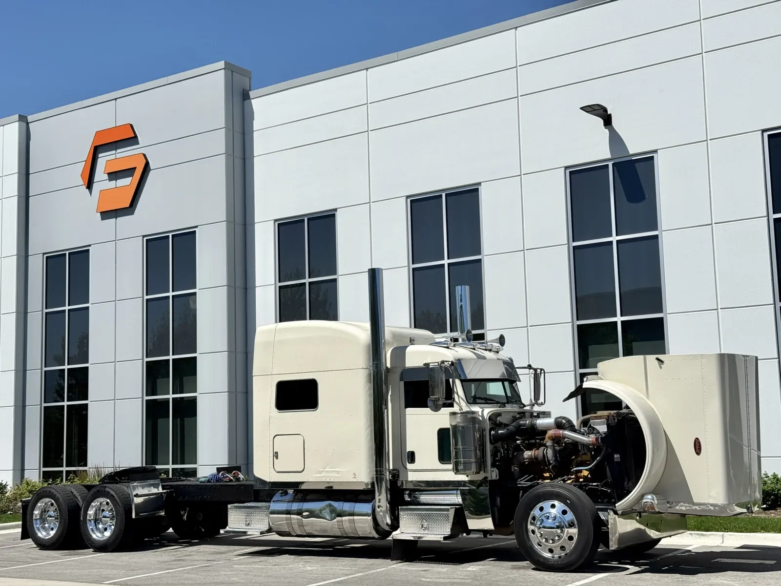 2015 Peterbilt 389 in New Lenox, IL — photo 9
