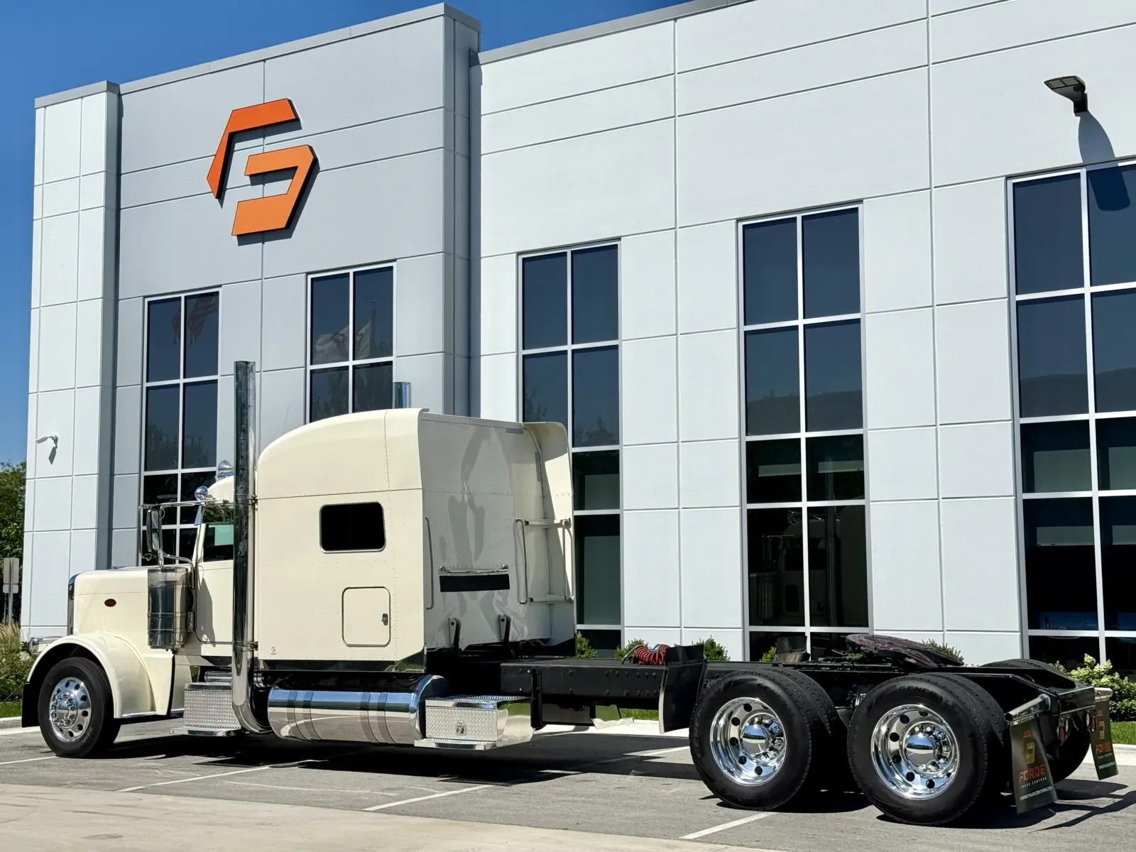 2015 Peterbilt 389 in New Lenox, IL — photo 6