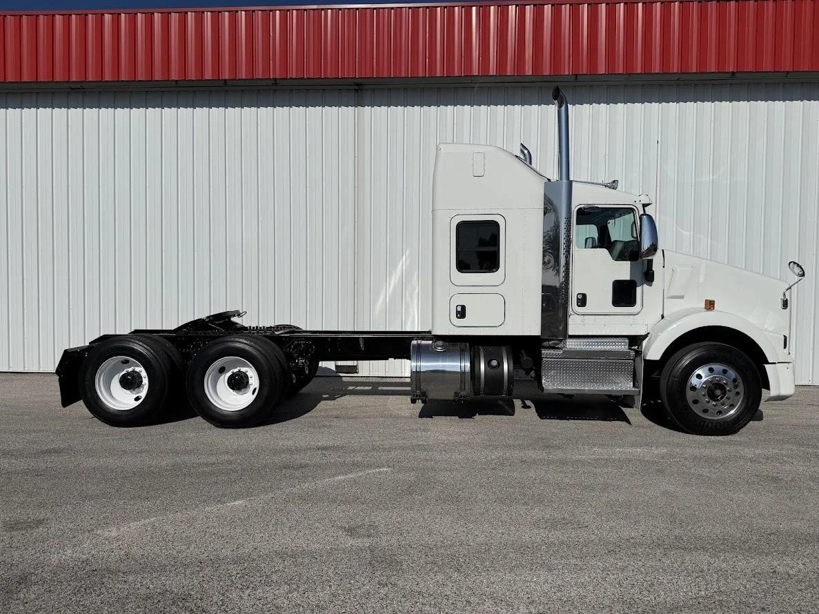 2019 Kenworth T800 - image 6
