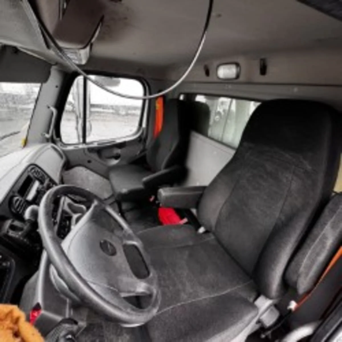 2020 Freightliner M2 106 - image 8