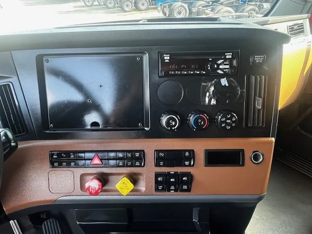 2021 Freightliner Cascadia in Greensboro, NC — photo 17