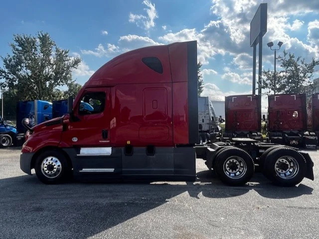 2021 Freightliner Cascadia in Greensboro, NC — photo 7