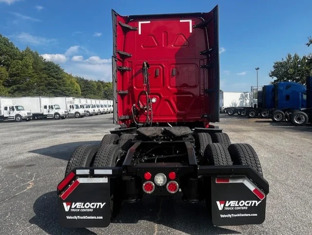 2021 Freightliner Cascadia in Greensboro, NC — photo 5