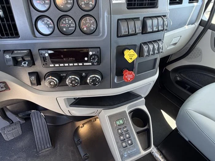 2027 Peterbilt 567 in Orlando, FL — photo 14