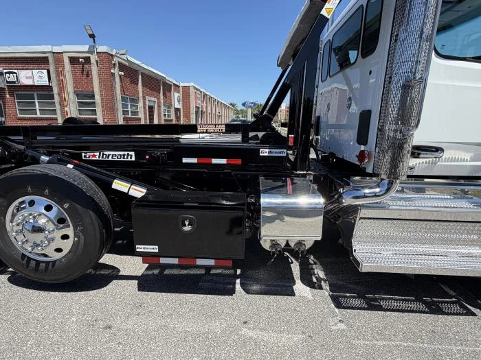 2027 Peterbilt 567 in Orlando, FL — photo 8