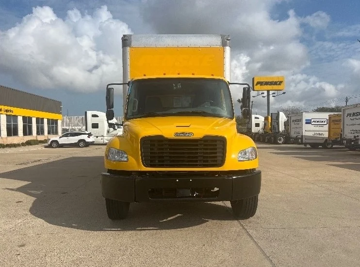 2022 Freightliner M2 106 in San Antonio, TX — photo 2