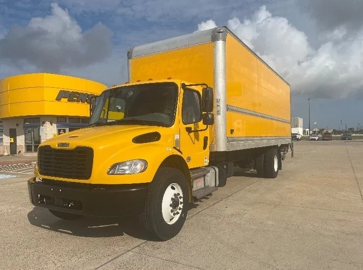 2022 Freightliner M2 106 in San Antonio, TX — photo 3