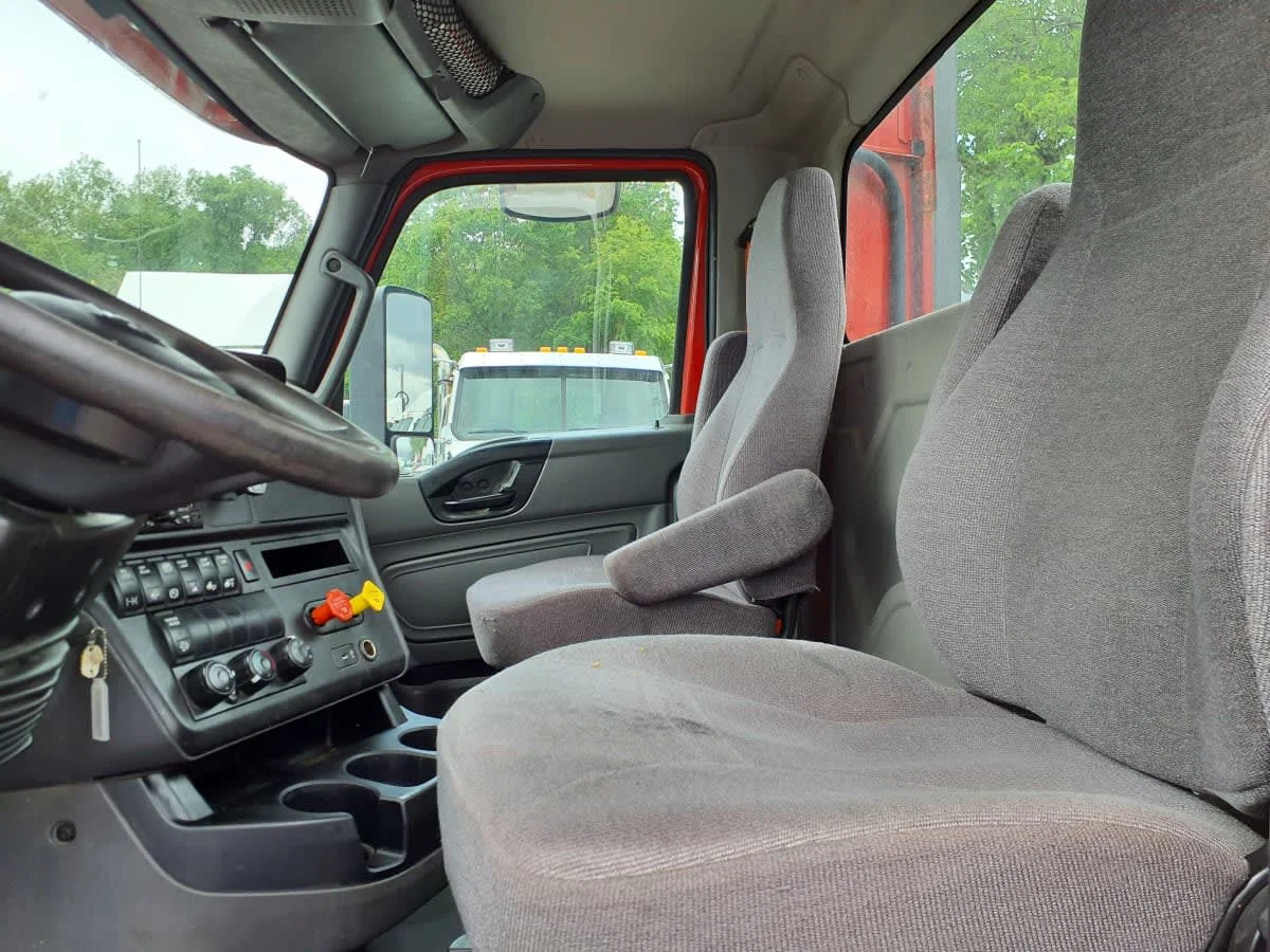 2020 International LT - image 10