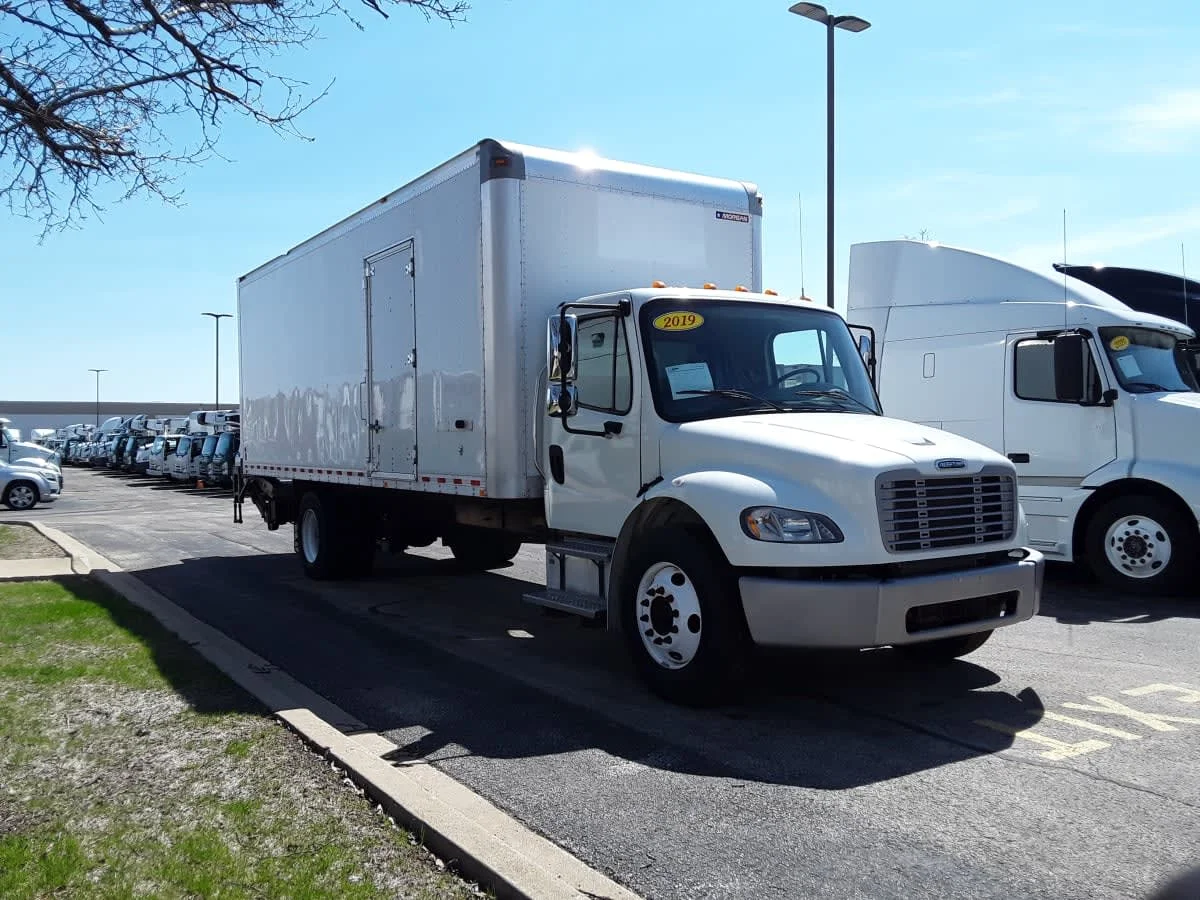 2019 Freightliner M2 106 in Bolingbrook, IL — photo 3