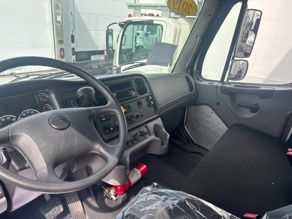 2019 Freightliner M2 106 in Bolingbrook, IL — photo 7