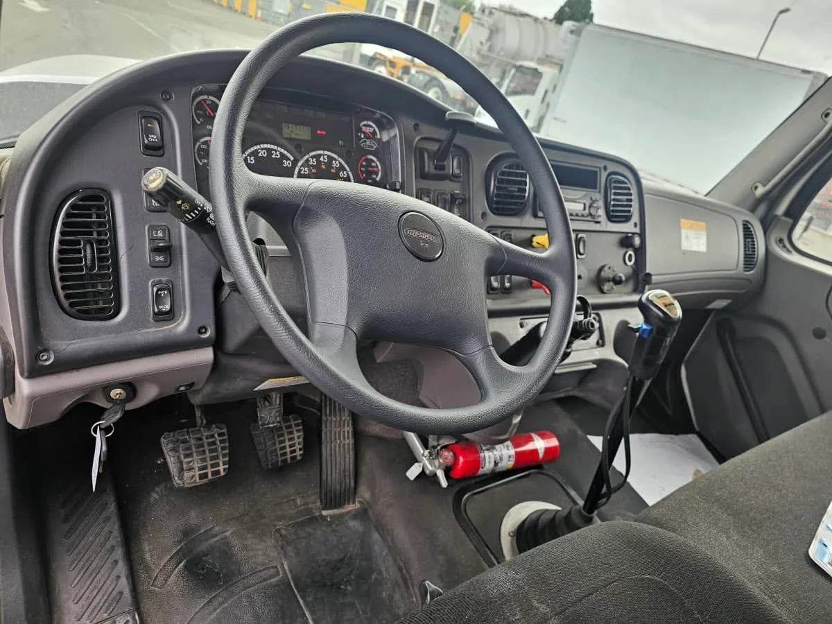2015 Freightliner 108SD in Tacoma, WA — photo 7