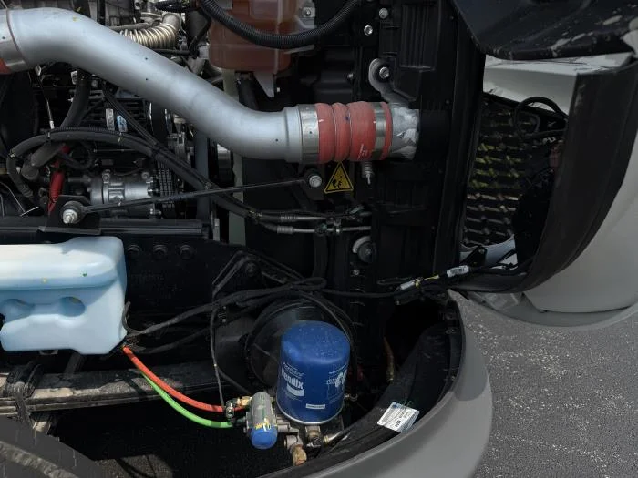 2027 International LT — photo 15