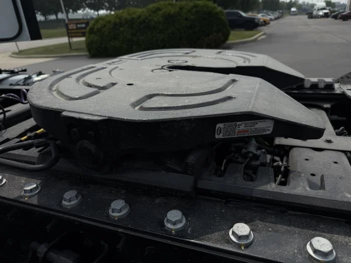 2027 International LT — photo 12