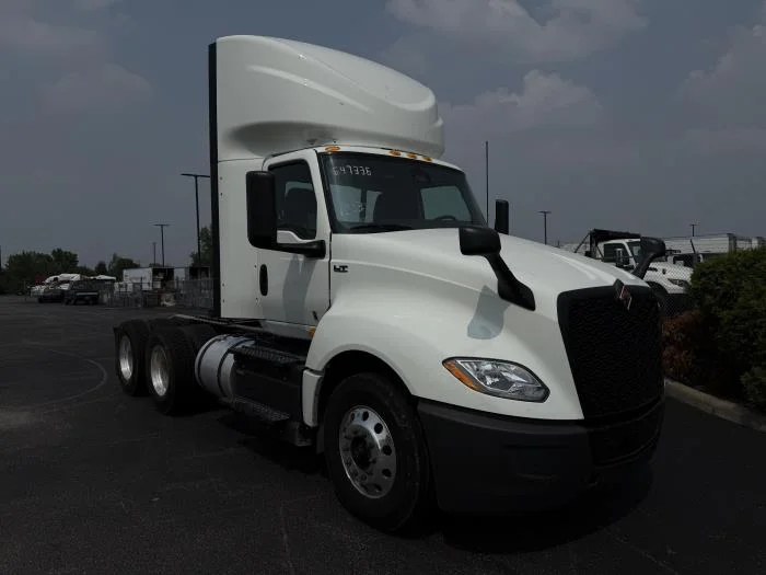 2027 International LT — photo 3