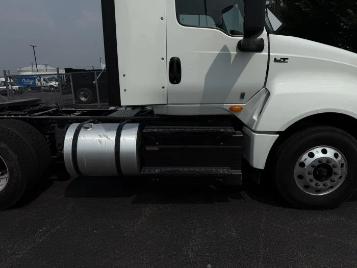 2027 International LT — photo 9