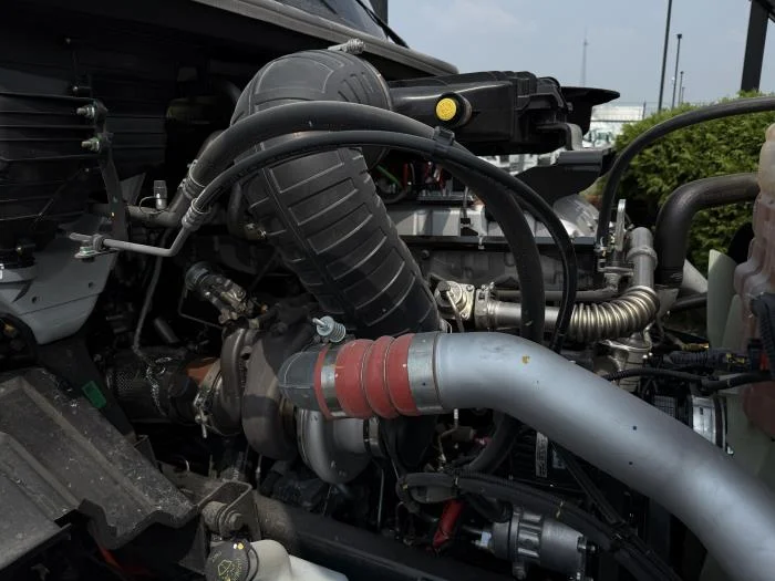 2027 International LT — photo 13