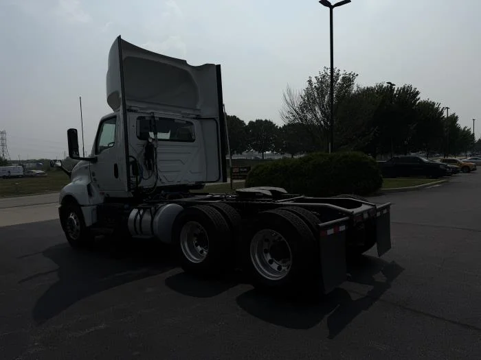 2027 International LT — photo 6