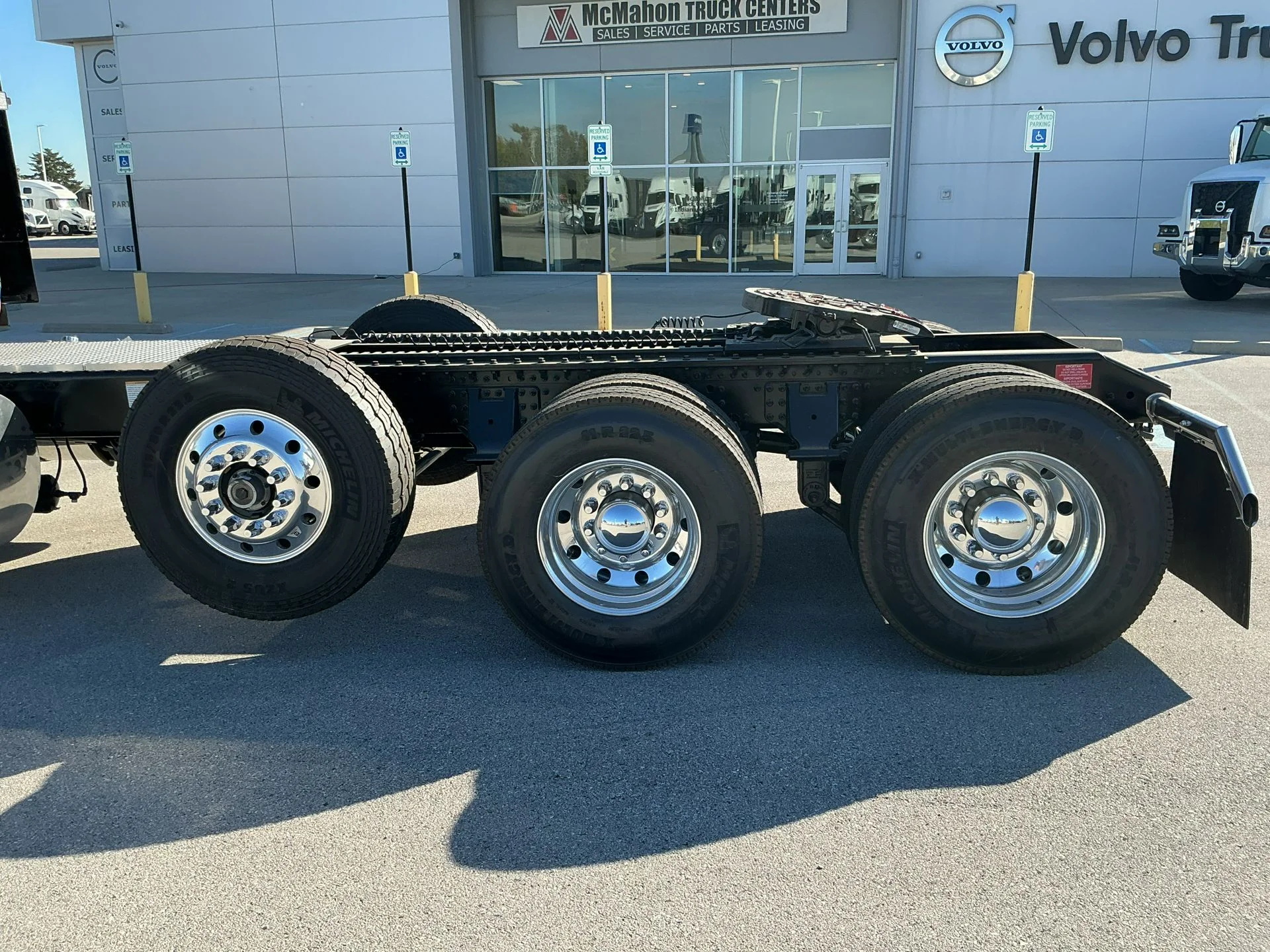 2026 Volvo VNL 860 in Indianapolis, IN — photo 12