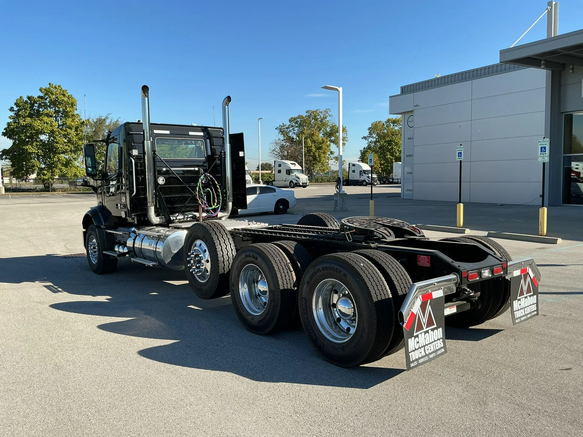 2026 Volvo VNL 860 in Indianapolis, IN — photo 7