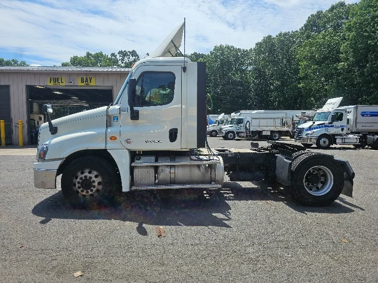 2019 Freightliner Cascadia in Edison, NJ — photo 4