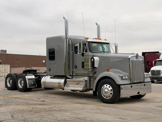 2027 Kenworth W900
