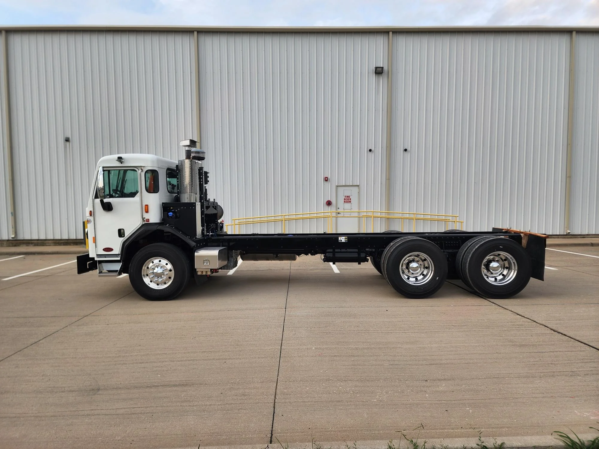2026 Peterbilt 520 in Cincinnati, OH — photo 8