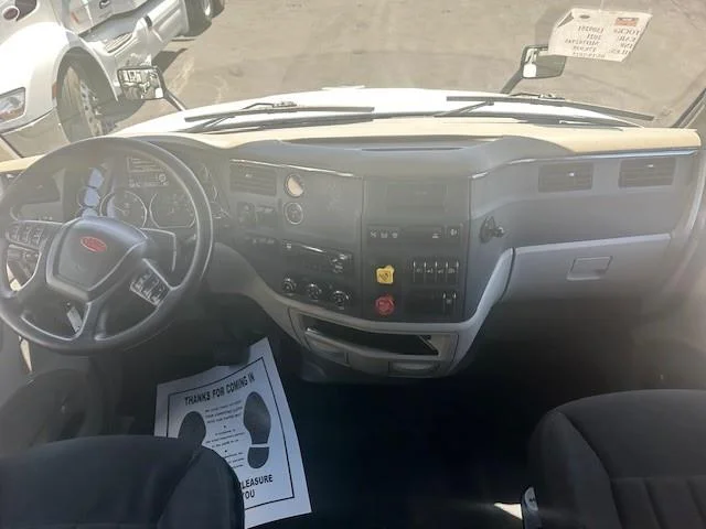 2021 Peterbilt 579 in Fontana, CA — photo 6
