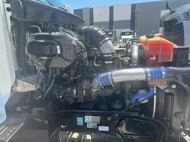 2021 Peterbilt 579 in Fontana, CA — photo 2
